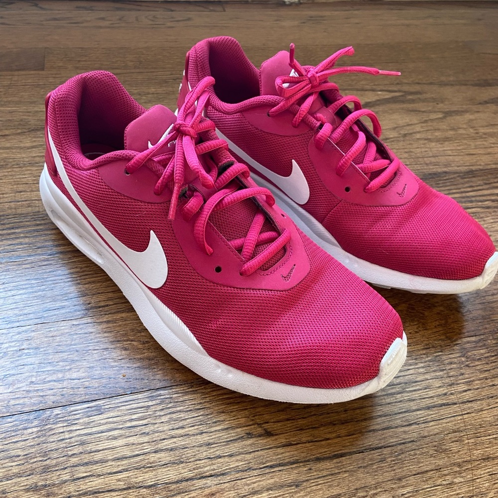 Nike air pink shoes